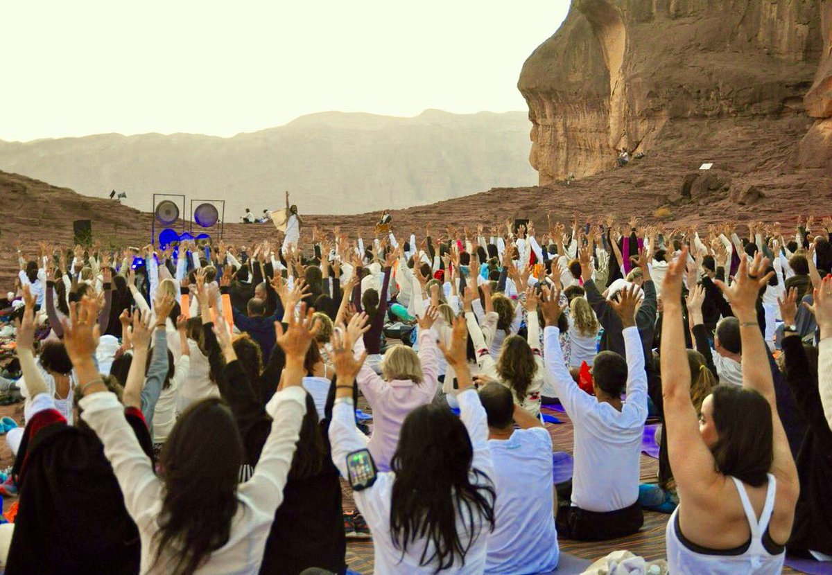 Gurudev's tweet photo. Hundreds of people participated in the @ArtofLiving Happiness &amp; Meditation Program with @jyothirmayah in Timna Desert in Israel. https://t.co/8V4r5bt9OY
