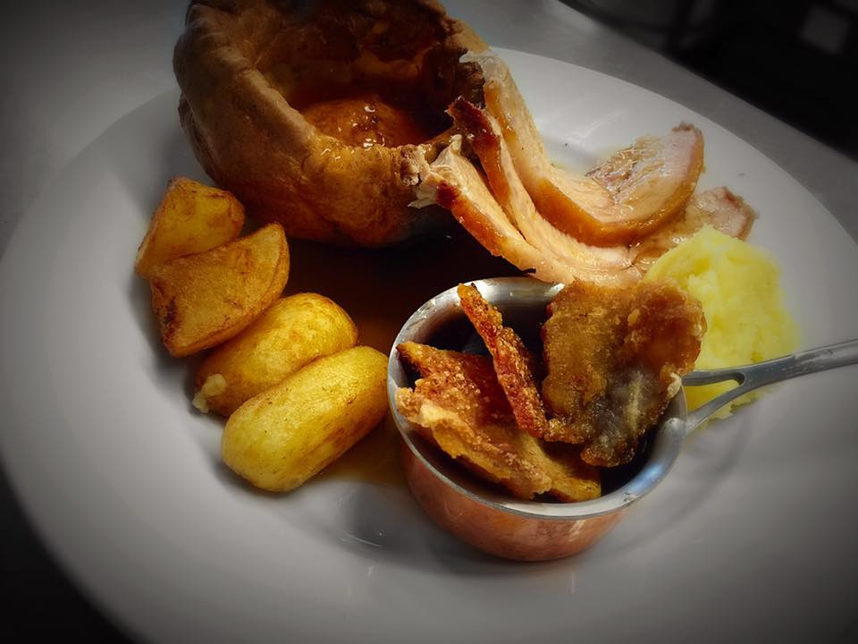 CaistorLakeFood's tweet photo. Visit us to try our superb #SundayLunch - prepared using fresh, locally sourced produce of the highest quality. https://t.co/HIpELfpakq