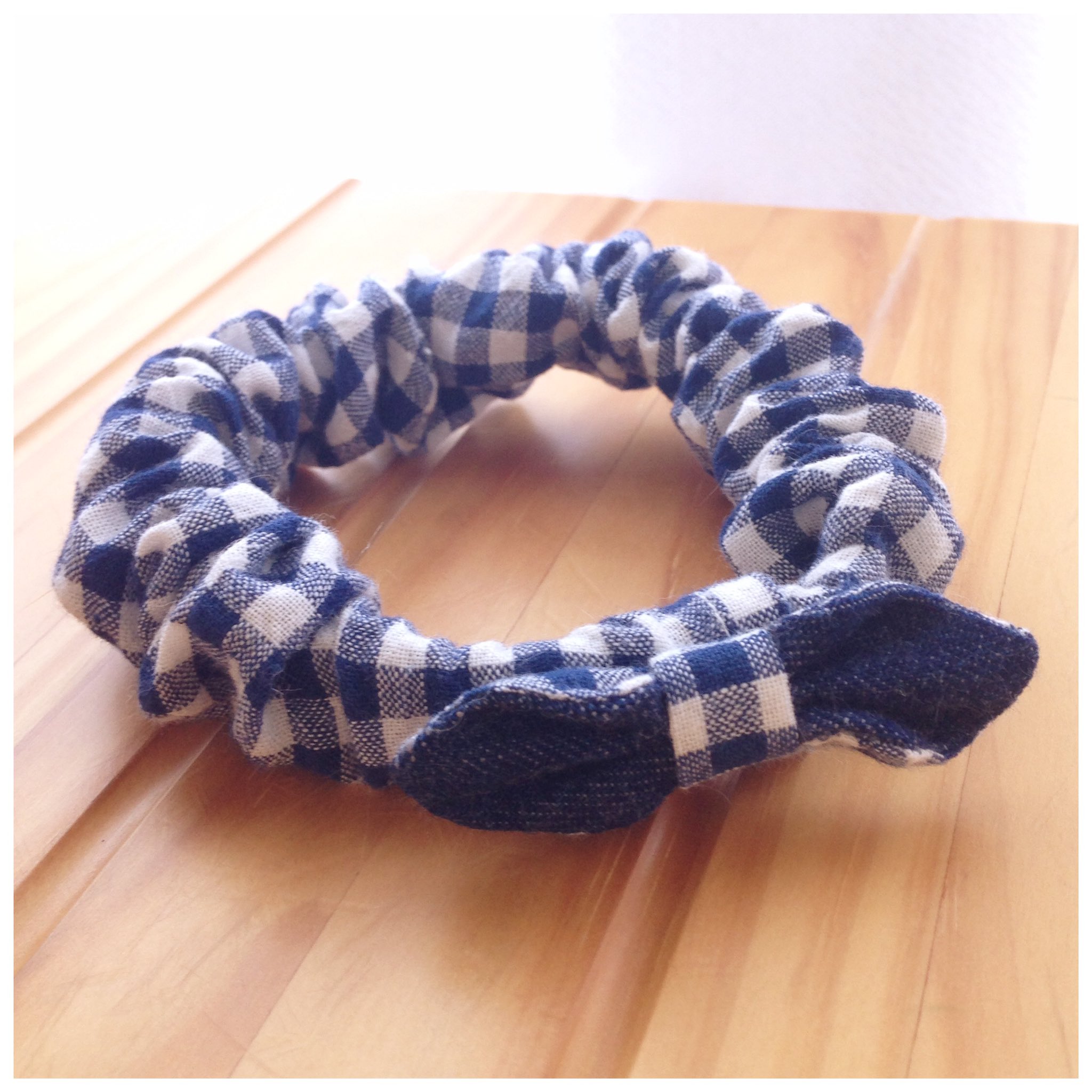 Momizi ハンドメイド 猫 Twitter પર 知人が子猫を飼い始めたという事で プレゼント用にシュシュ首輪を作りました ちょっと特殊な 作り方をしているのでモニターになって貰います うちの猫はどんな首輪でもへっちゃらすぎてモニターとしてはイマイチ 猫