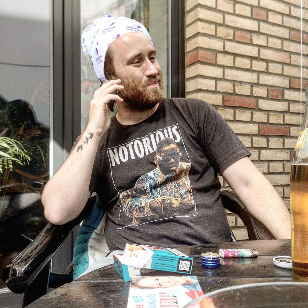 Tek að mér að setja forsetabuff á fólk gegn vægu gjaldi. DM fyrir pantanir. RT og þú færð ókeypis mynd.