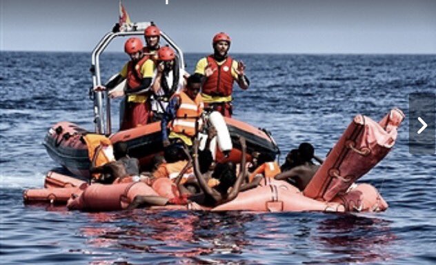 campsoscar's tweet photo. Sin vergüenza ninguna criticamos a Trump y su muro mientras la UE lleva años escondiendo "la mierda" debajo de la alfombra del Mediterráneo https://t.co/dlW6zh3KxP