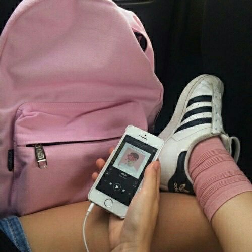 Blanche_45's tweet photo. Musica.. #pinkmylife💕 https://t.co/ajx3IW9Qbf