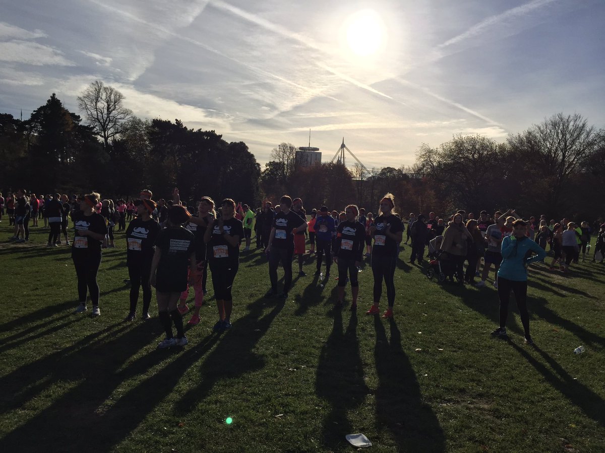BridgendCollege's tweet image. #BridgendCollege #MoRunners warming up for the race at #Cardiff #MoRun