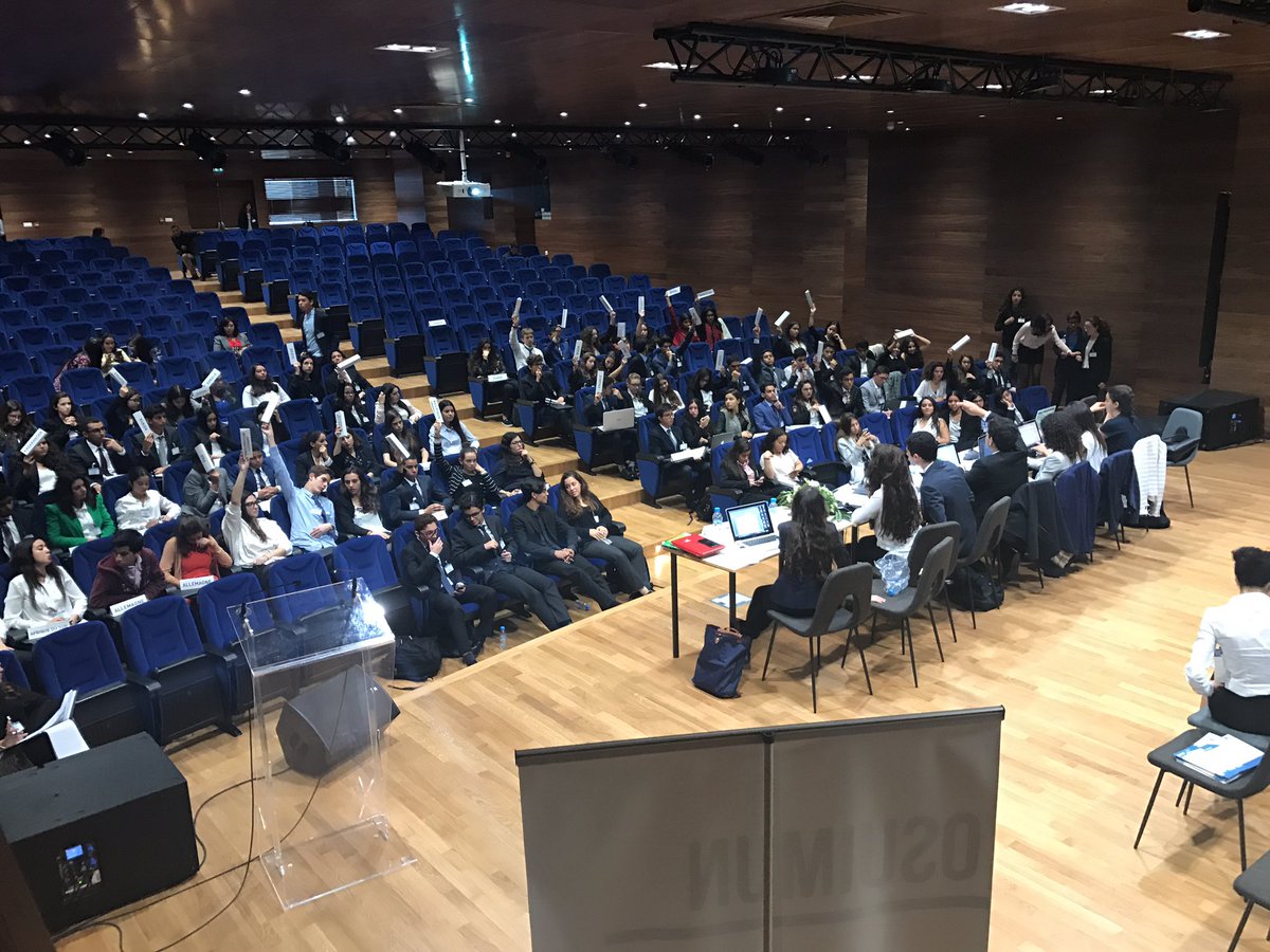 MassignonMassfm's tweet photo. Vote à l'assemblée #crise #Intersections2016 #webradio https://t.co/zxyUzkUrxd