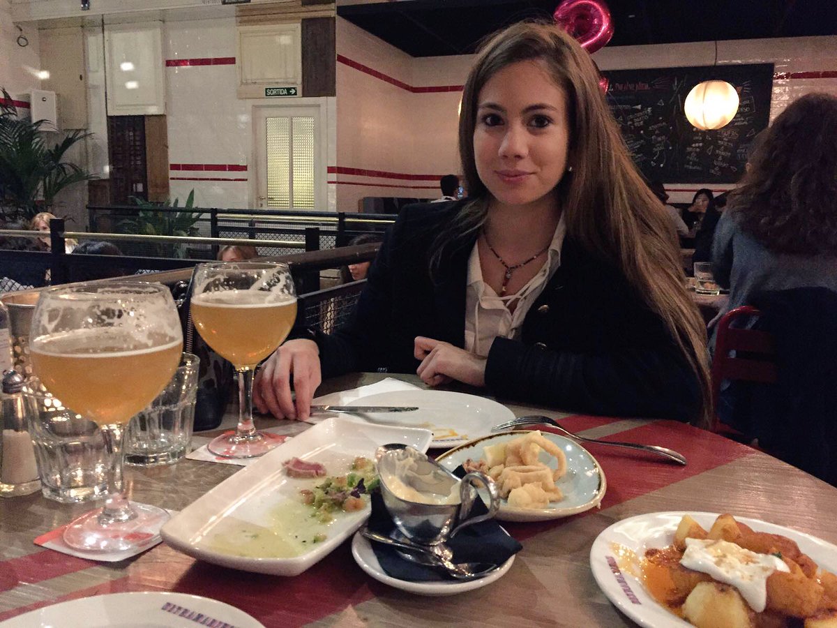 Time for us and...  let's eat!  #Datenight at the coolest <a href="/ultramarinosUSM/">Ultramarinos BCN</a> #LesRambles #Barcelona amb la millor companyia <a href="/arnatek/">Arnau García Barceló</a>