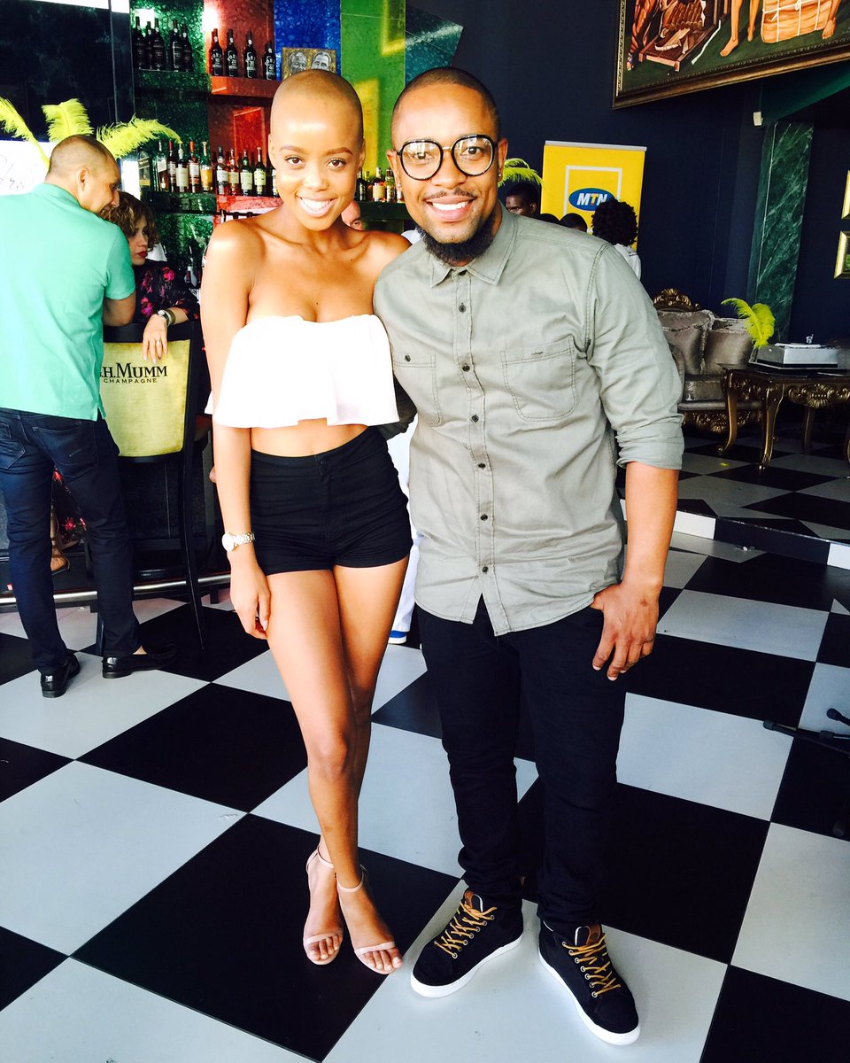 dumantando20's tweet photo. #MTNLaunch #MyNightShift https://t.co/iCSofzKyu8