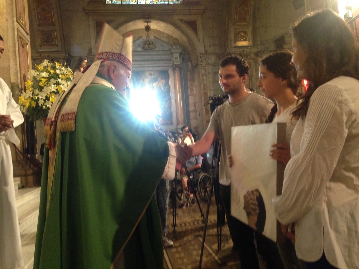 Iglesiastgo's tweet photo. Ahora: Se presentan ofrendas de distintas experiencias de #misericordia: #migrantes #familia #situacióndecalle #arte https://t.co/YzMsIMp8mr