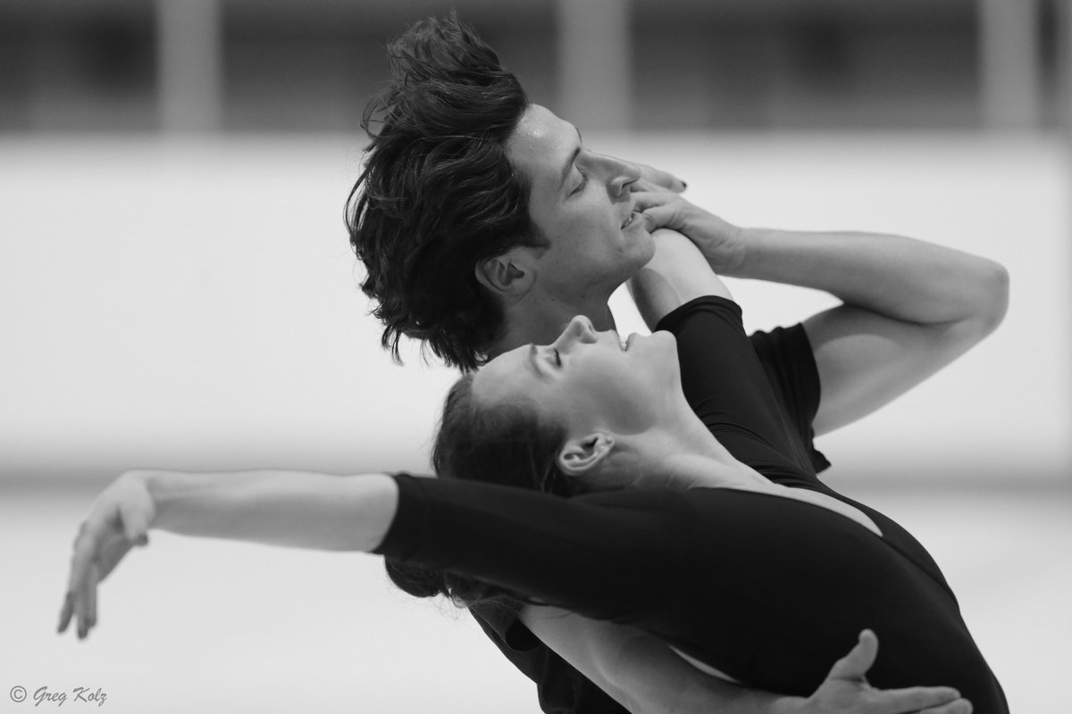 Тесса Виртью - Скотт Моир / Tessa VIRTUE - Scott MOIR CAN - Страница 15 CxJ62q7W8AEBQ2O