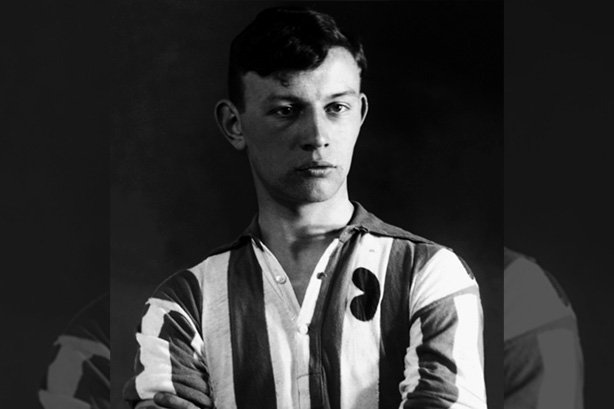 Vandaag in 1920 werd Abe Lenstra (†64) geboren, hét clubicoon van SC Heerenveen. Ús Abe was één van de beste Nederlandse voeballers ooit.