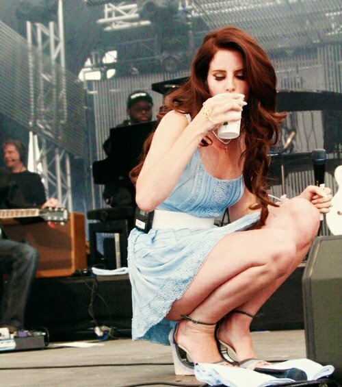 withpatterns's tweet image. lana del rey is a dream bc she can not be real