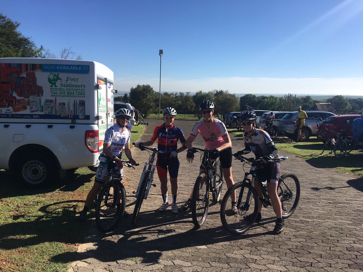JackalberryMTB's tweet photo. @foxy_sales check our Sponsors van in the pic with the girls #jb2016 #Charity #training https://t.co/yD76vRhxW9
