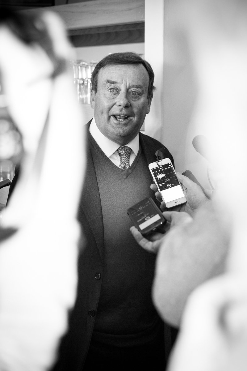 An emotional Nicky Henderson breaks the news to the press <a href="/CheltenhamRaces/">CheltenhamRacecourse</a> <a href="/sevenbarrows/">Nicky Henderson</a>  #sprintersacre