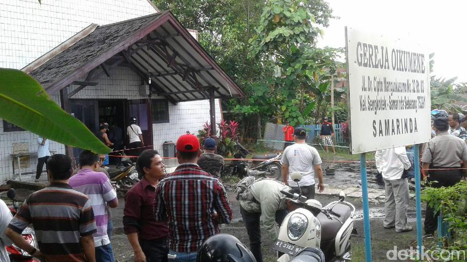 detikcom's tweet photo. Antisipasi Teror, Polda Sumut Perketat Pengamanan Tempat Ibadah https://t.co/S6kZC3xUkW https://t.co/DSWheRT7oz