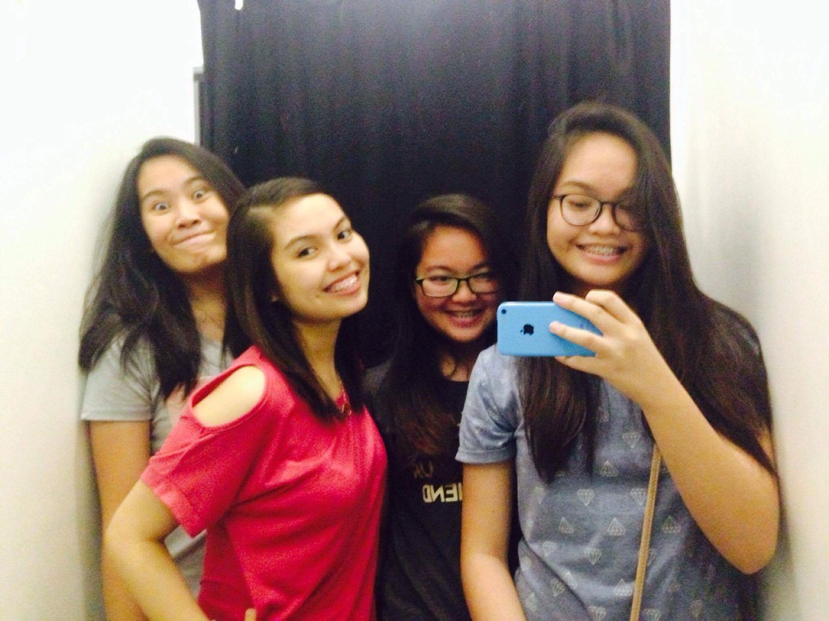 RaiinnnM's tweet photo. @potaetow @reyshelchoo @PrettiestDream #Elmo #Legs #Btchz 😂😂😂 HAHAHAHAHAHAHAHAH!!!! https://t.co/aEyiRZfkwE