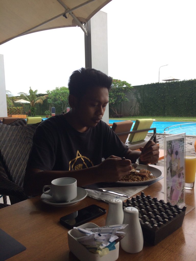 Belajar jadi biar nnti kl sudah jadi ga kaget.....😁 #ceriaitusehat  #selalumencoba #harusberani #maafibu #sedanglelah #lelahsamamamah