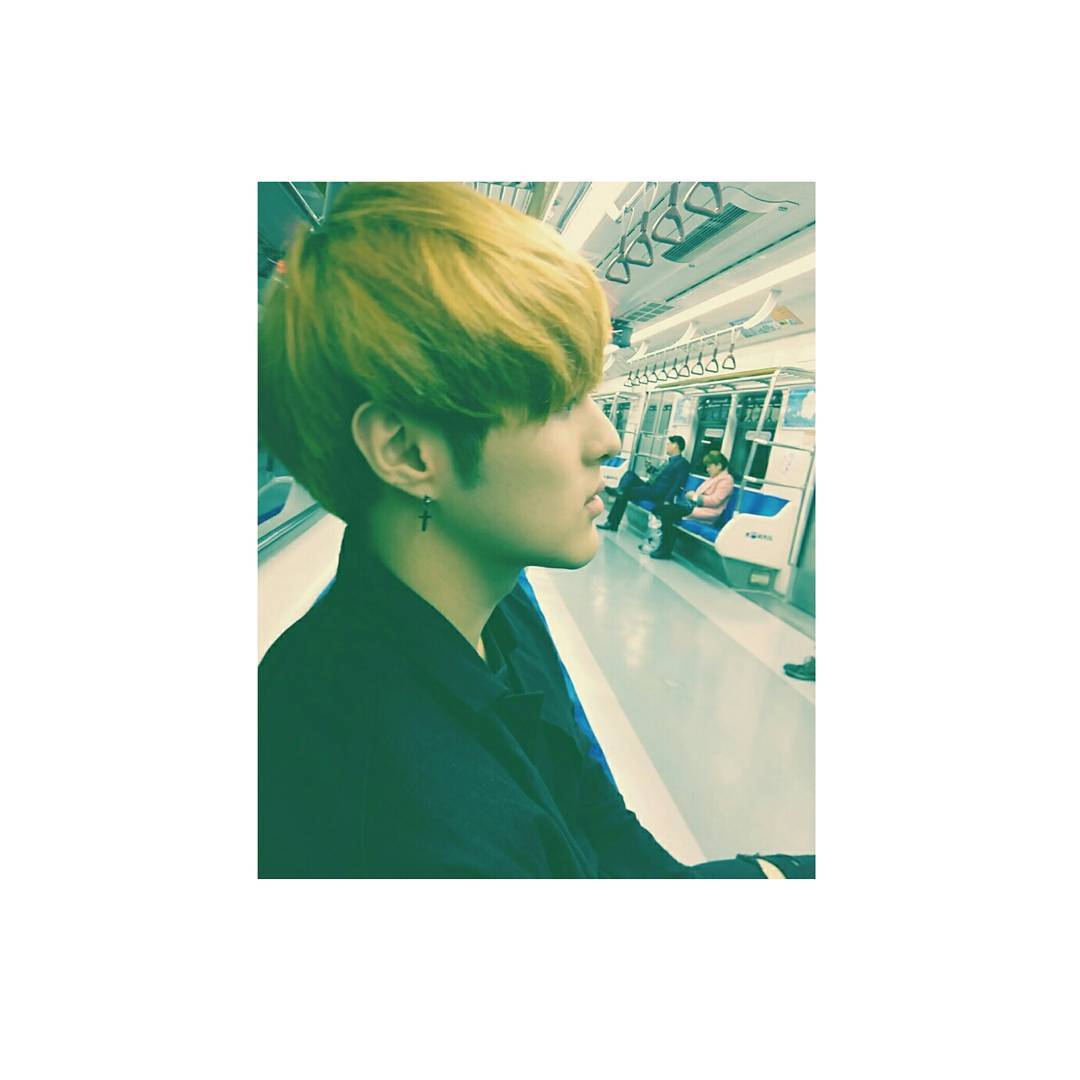 696HS's tweet photo. 요즘 머리때메 사진을 못찍는다 
#사진#오랜만#머리#때메#자르고싶다#소통#selfie#셀카#인스타그램#잠이안와#안녕히주무세요#옆모습# https://t.co/WUNwx4vcKA