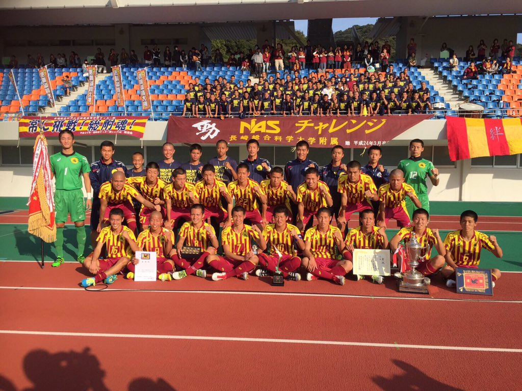 sknh0710's tweet photo. 長崎県大会優勝しました。
決勝のちょっぴりしかでれなくて悔しいけど
この先輩たちのサッカーをまだまじかで見れのは最高です
翔さんと、ソリんして気合いMAXやったけど決めたかった〜〜 https://t.co/3NlferzZ41