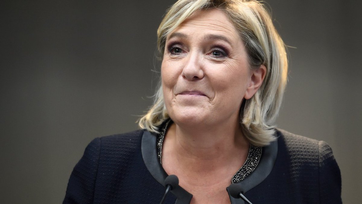 BFMTV's tweet photo. Marine Le Pen imagine une victoire à la Trump en 2017 https://t.co/0ebdObqDIW https://t.co/9gsCUDd9Nx