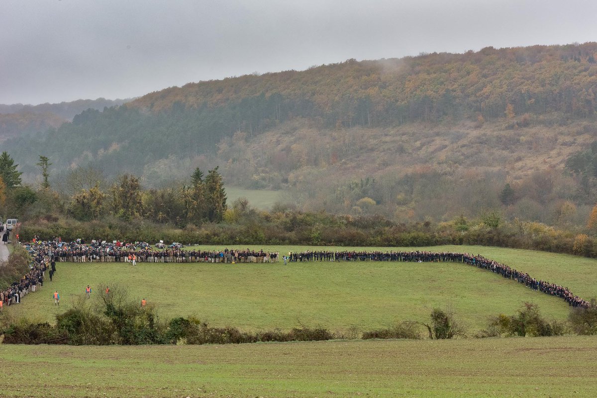 LaToileScoute's tweet photo. Fin des #FDT2016 et #RNR2016 pour les 560 #Guides-Ainées et 650 #Routiers #SUF qui étaient réunis à #Vézelay https://t.co/S7fFejTULG