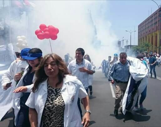 AnmcoBaseFmp's tweet photo. SEGUIMOS ESPERANDO SU PRONUNCIAMIENTO SR. PRESIDENTE @ppkamigo ACERCA DE ESTAS IMAGENES! #ViolenciaNuncaMas @fzavalal @MecheAF @JuanSheput https://t.co/GraM1vIc92