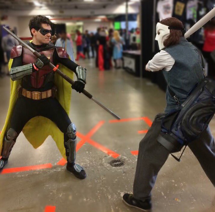 danmorash's tweet photo. Robin Vs. Casey Jones @halcon_scificon Who do you think would win?! #robin #caseyjones #batman #cosplay #cosplayers #cosplaying #halcon2016 https://t.co/7SzcrvyTc2