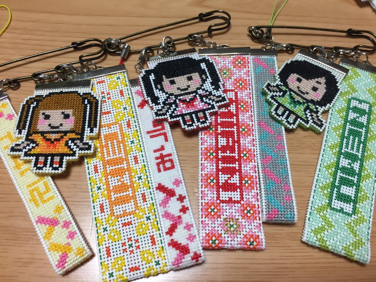 miyashima's tweet photo. 何年もコツコツと何のためでもなく作り溜めてきた手慰みが、カラオケイベント当選した相方のおかげで本人たちに見てもらえて、とてもとても嬉しい。#でんぱ組 #手芸部のファンアート https://t.co/rEcpH1cHsG