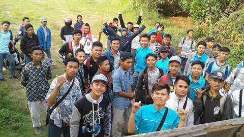 Ini lah yg di namakan persahabat sejatai 👊👏😁