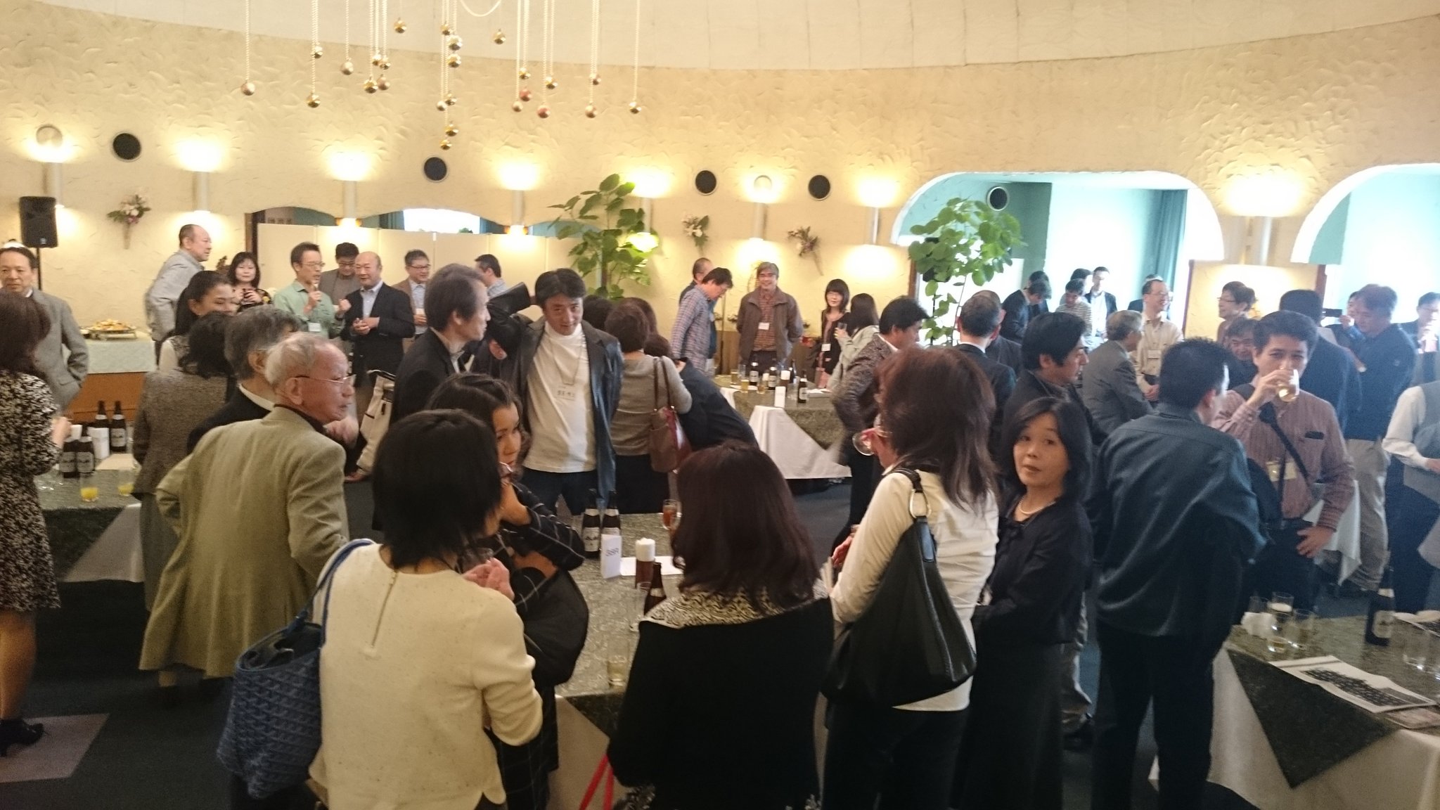 טוויטר 山中基充 もとみつ 鶴ヶ島市議会議員 בטוויטר 高校の同窓会 卒業30年を機に 毎年クラス会が行われるようになって 今回は卒業35年 学年全体の同窓会があり 二次会は クラス会という感じです 次は 還暦 もっと高校時代 勉強しとけばよかった