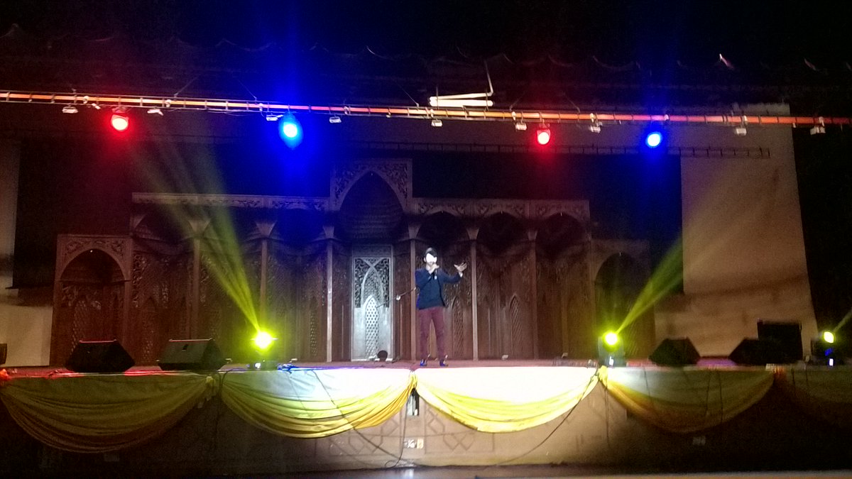 icongrats19's tweet photo. [Live Update]Performance by En Mimpi  #HNC16#ConvestIIUM#inspiringexcellence#imtiazdigital#conv009 https://t.co/uGGkl4AU0t