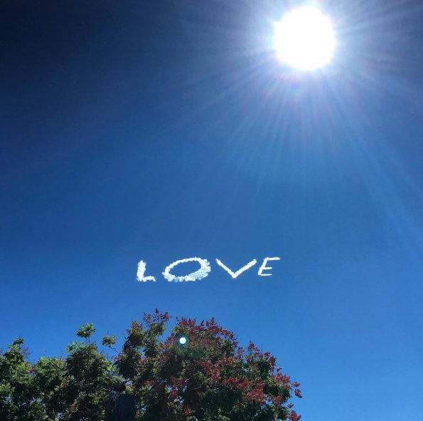 ShareALittleSun's tweet photo. Instagrammer @asolomon.822 captured this moment in the sky at #Epcot! @waltdisneyworld #LoveFL #sundayfunday https://t.co/B8HZnY5ZqK
