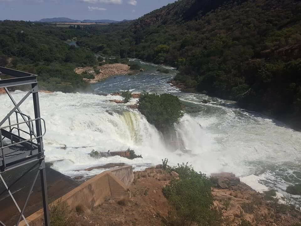 JoburgRSA's tweet image. Recent rains are starting to fill up our dams. Hartebeespoort dam has 5 sluice gates open. Awesome!!