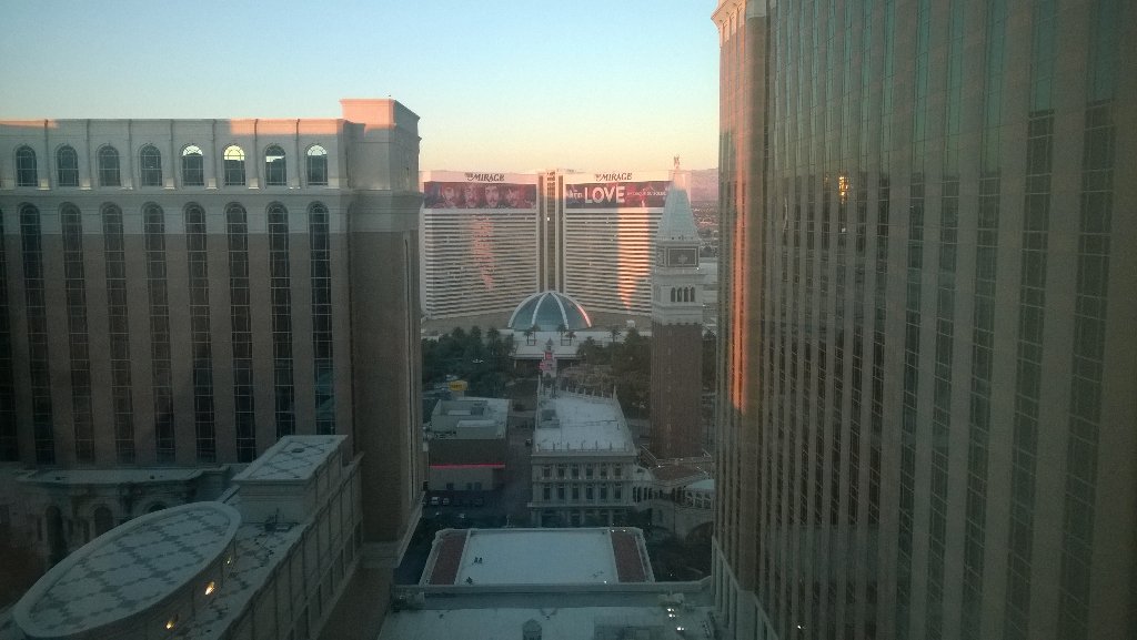 nickharriscad's tweet photo. Vegas morning for the non sleepers. #cadlineau https://t.co/OzvKi1ld1v