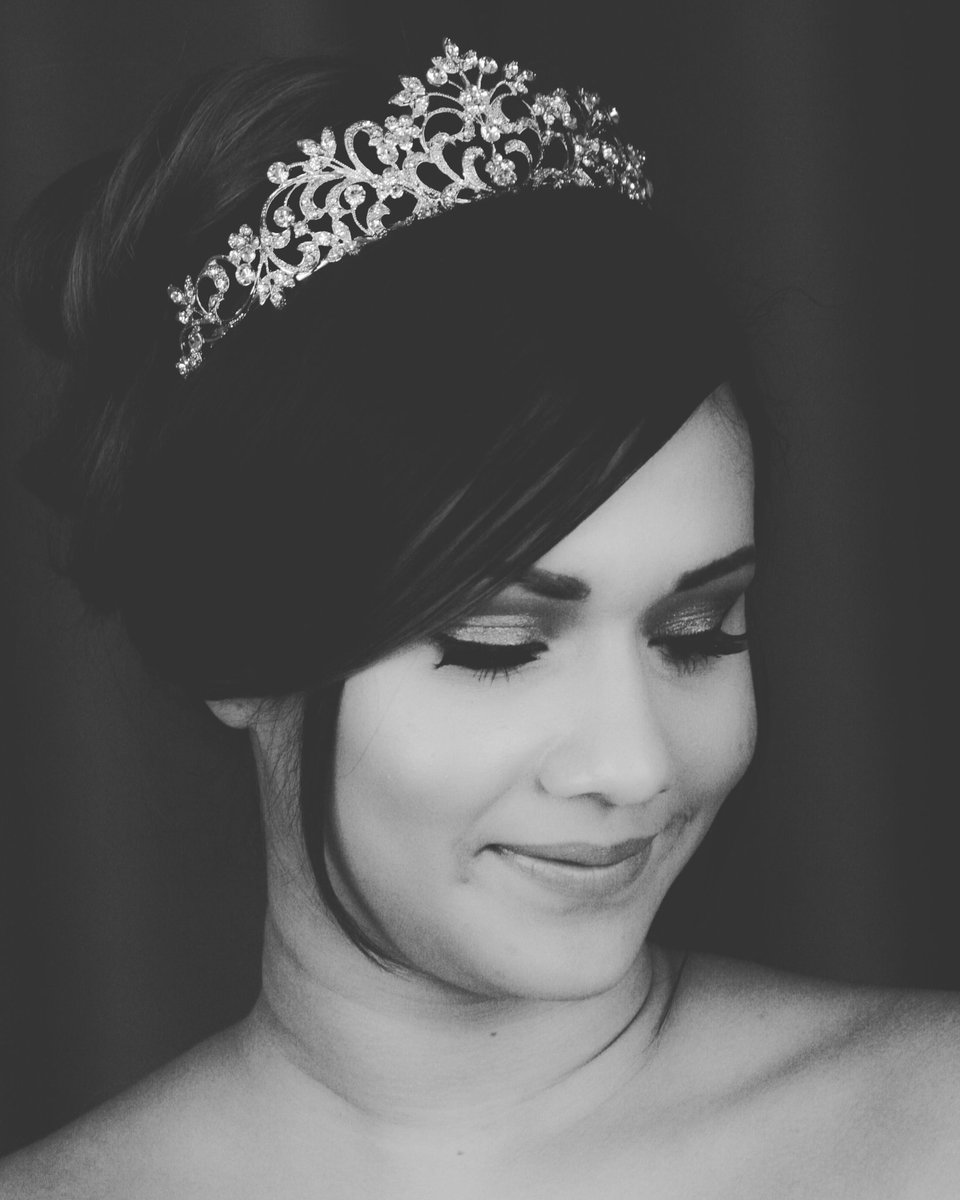 Crystal Princess Tiara 

#bettyrose #bride #wedding #tiara