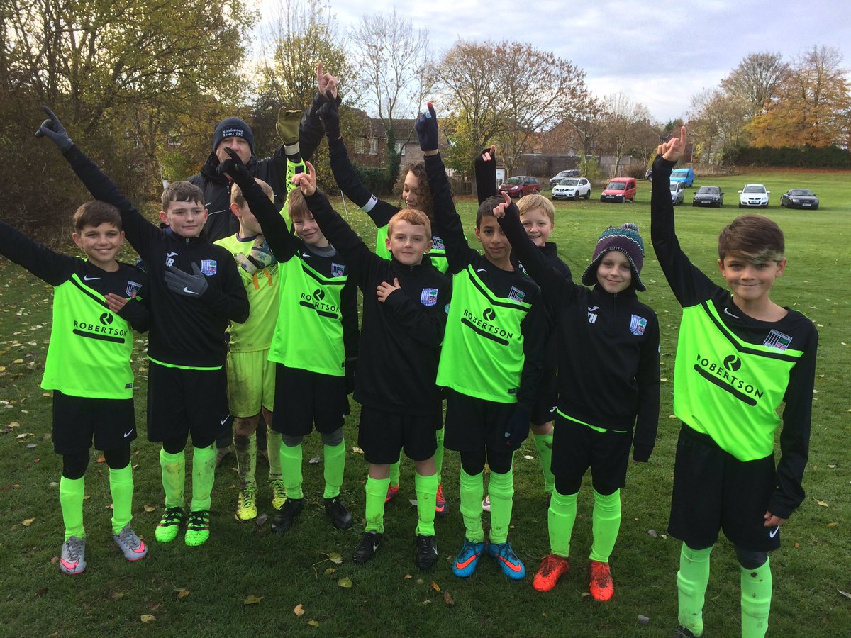 Bpc38329308's tweet photo. 1 last smile for brave top lad from Middlewood rovers blue U11s. 😃😃😃😃😃#1LastSmile4Kasabian https://t.co/QGBbZv27va