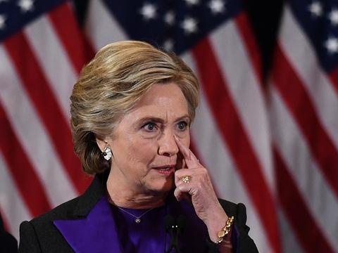 20Minutes's tweet photo. Etats-Unis : près de 4 millions de personnes signent une pétition pour que Clinton soit présidente https://t.co/1K8JqBszGT https://t.co/hpGJnyCVVD