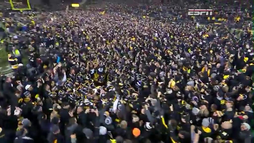 DawnBeyer2's tweet photo. #GOHAWKS #BEATMICHIGAN. Where's Waldo #42ShaunBeyer https://t.co/OgdMgrgMVa