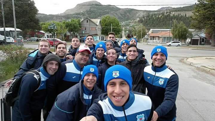 FutsalEstrella's tweet photo. El plantel en su primer entrenamiento en esquel.
#EstamosConUstedes
#SeguimosSoñando
#ElGiganteDeFlorida https://t.co/LuLnmIdxDi