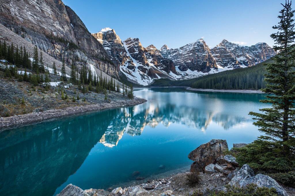 Moraine Lake in Banff National Park, Alberta, Canada | Photography by ©Gilles Baechler