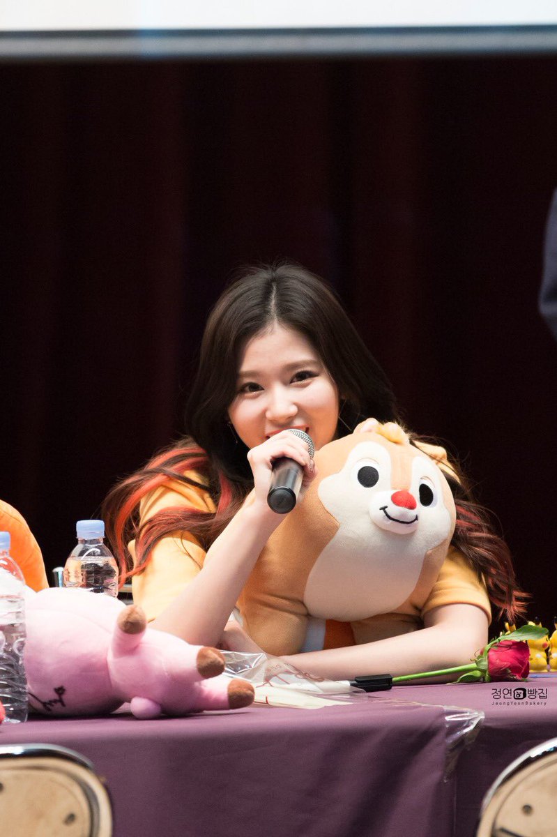 SANA_Thailand's tweet photo. [PIC]161112 ซานะงานแฟนไซน์ที่พุนดังค่ะ 💕 CR.Once1101 
#SANA #사나 #さな #サナ #트와이스 #TWICE #TT https://t.co/k4vlVJz5tE