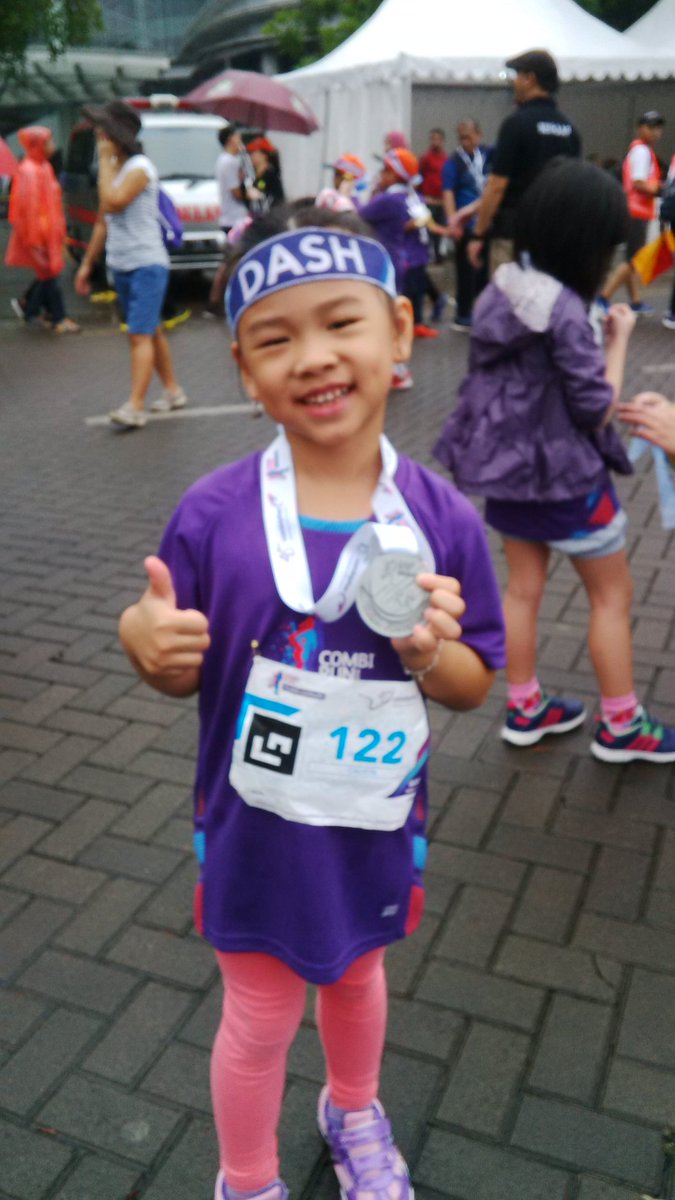 mustofa_hadi's tweet photo. Senangnya ikut Kid Dash #combirun2016 #CelebrateHealth @BreezeBSD 13Nov2016 @combipharID ๐ https://t.co/aQnYTLcLuL