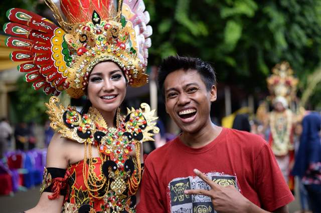 Hero_prastyo90's tweet photo. Masih gak percaya bisa foto bareng kakak cantik @DiknaFaradiba @Kemdikbud_RI @banyuwangi_fest #BEC2016 https://t.co/tDOFBXXEtL