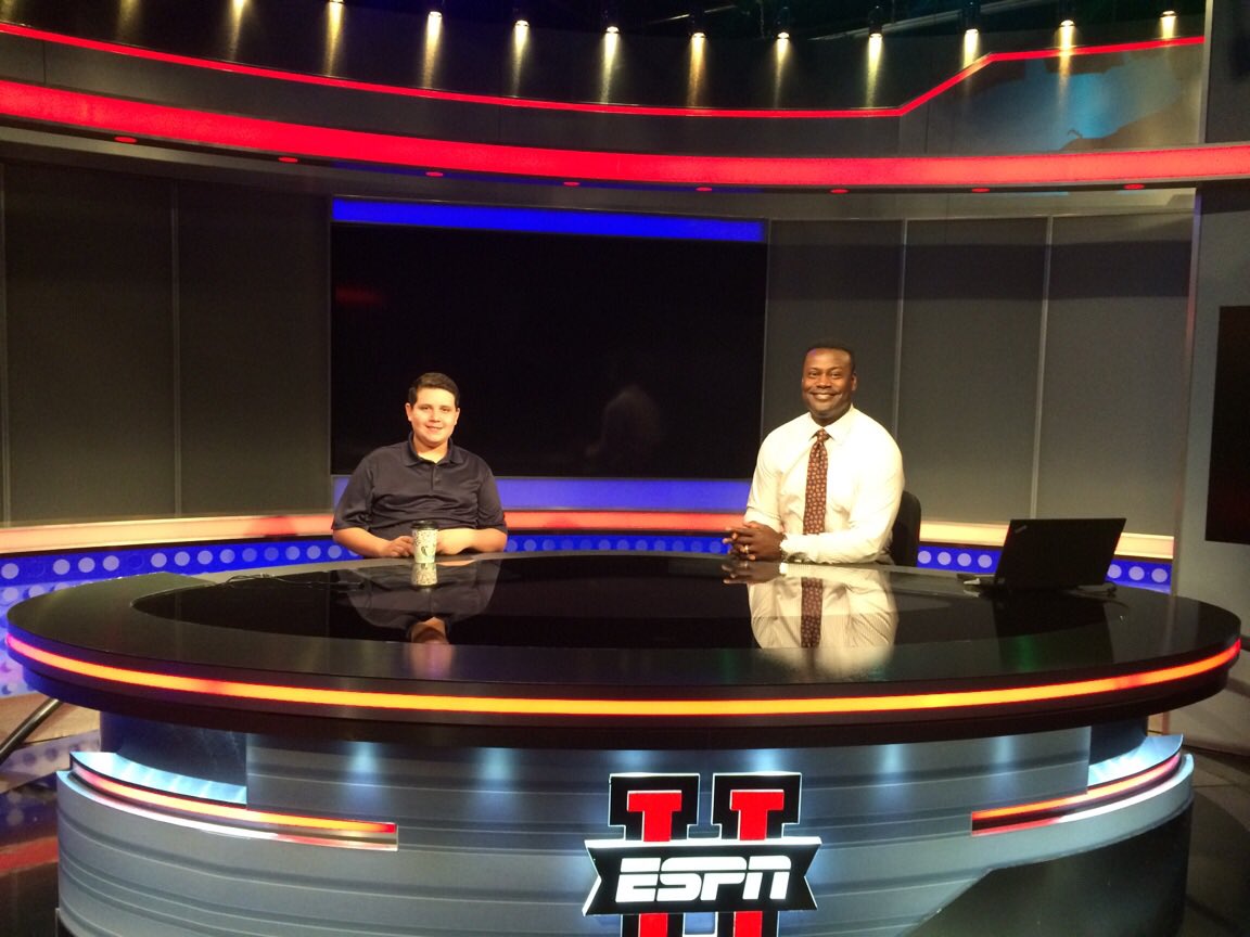_my_eye's tweet photo. A massive THANKS goes out to @kevincarterESPN for letting my baby live his #ESPN #dream!!#ESPNU @ESPNU #FutureESPN #broadcaster #AutismWin https://t.co/6GlA6IZW9i