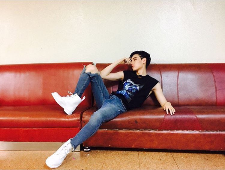 HIGH4_transJP's tweet photo. 今日もミューバン皆お疲れ様~~~~
HIGH5を探す楽しさがあるよㅋㅋㅋ 皆本当にありがとう!!!!雨が降ってるからみんな気を付けて帰って!!!! 風邪引いたらオッパに怒られるよ~~ #HIGH420 #Hook가 #ヨンジュン #HIGH5 #ミュージックバンク https://t.co/cHjZIajOt8