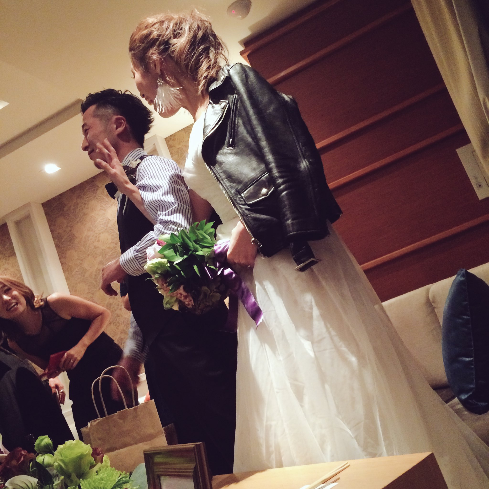 佐々木 あさひ 友達の結婚式の二次会へ ドレスに革ジャン格好良かった お似合い過ぎるふたりでほっこり