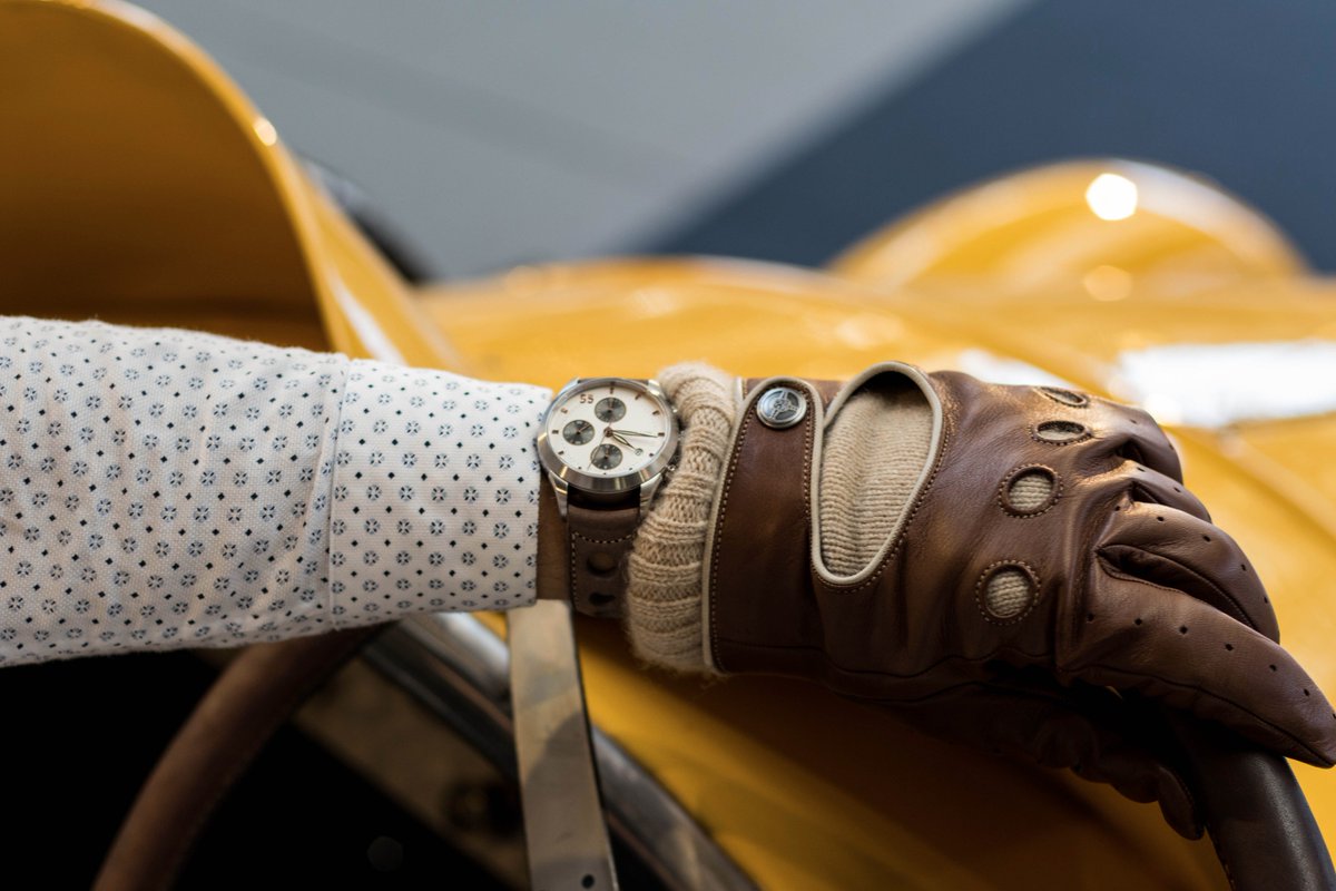 RaidillonWatch's tweet image. Are you ready to tackle the winter with style ? #Gentleman #Racing #Gloves ❄️Find out more : raidillon-watches.com/collections/gl…