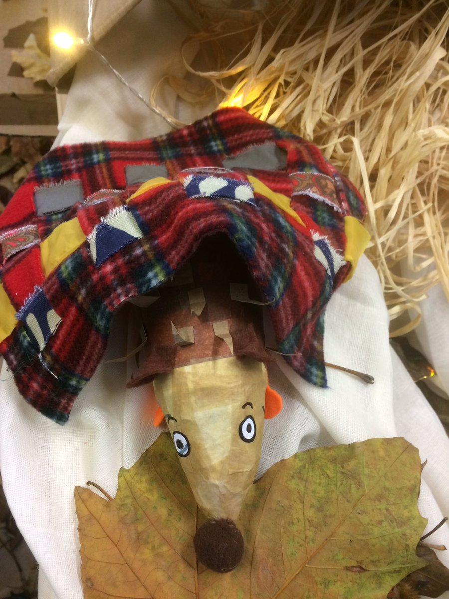 Hyunjungmakes's tweet photo. Come and make this little sweet hedgehog and his blanket at @LittleATheatre 'craftnoon' 3:30-5pm https://t.co/aVdynp5zut