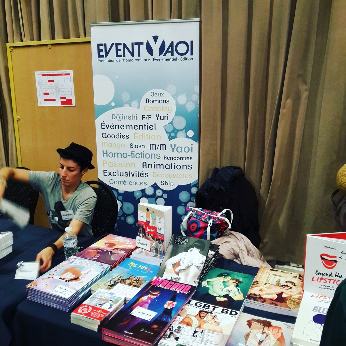 TaifuComics's tweet photo. #YCON - Superbe édition ! Merci à l'association @Event_Yaoi pour ce salon. #YCON2016 #LGBT #HomoFiction https://t.co/DSNygCvyJx