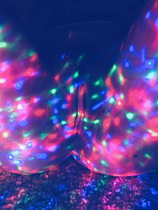 Premium Snapchat, Skype &amp; Custom Videos available today... DM For price info 🌔 https://t.co/vD1zZcvU