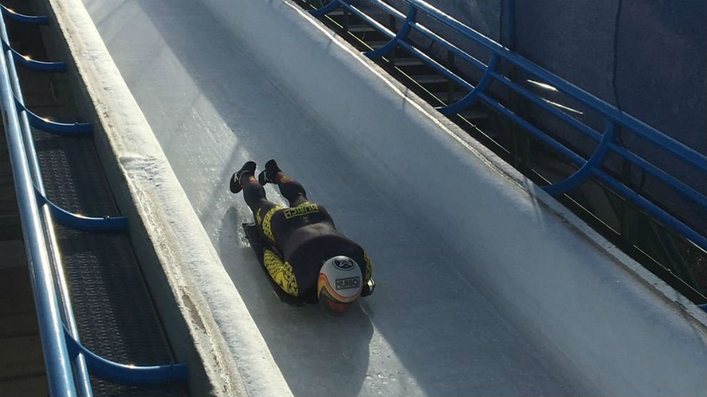 MarcaTMF's tweet photo. Grande, Ander Mirambell. Empieza la temporada con victoria en la Copa América de skeleton https://t.co/biwjOZ9Hc8 https://t.co/PHbzA4fadF