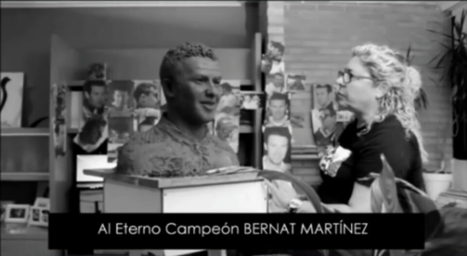 Busto Homenaje Bernat Martinez #ElEternoCampeón Una huella imborrable #MotoGP #ValenciaGP
bit.ly/2foXens